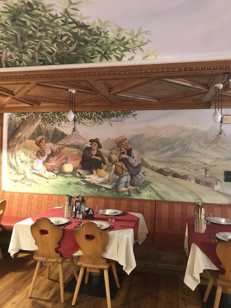 Hotel Piedibosco Moena Bagian luar foto