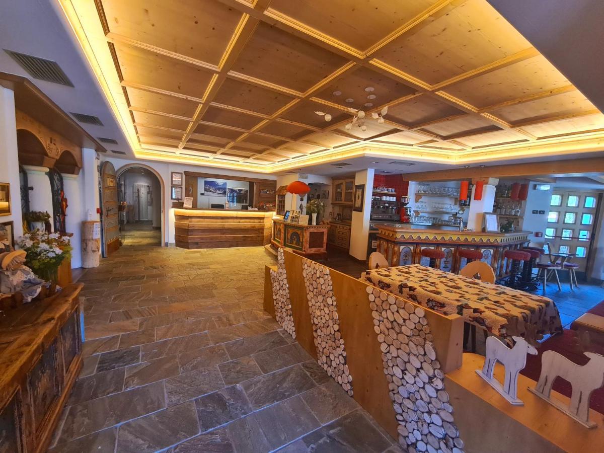 Hotel Piedibosco Moena Bagian luar foto